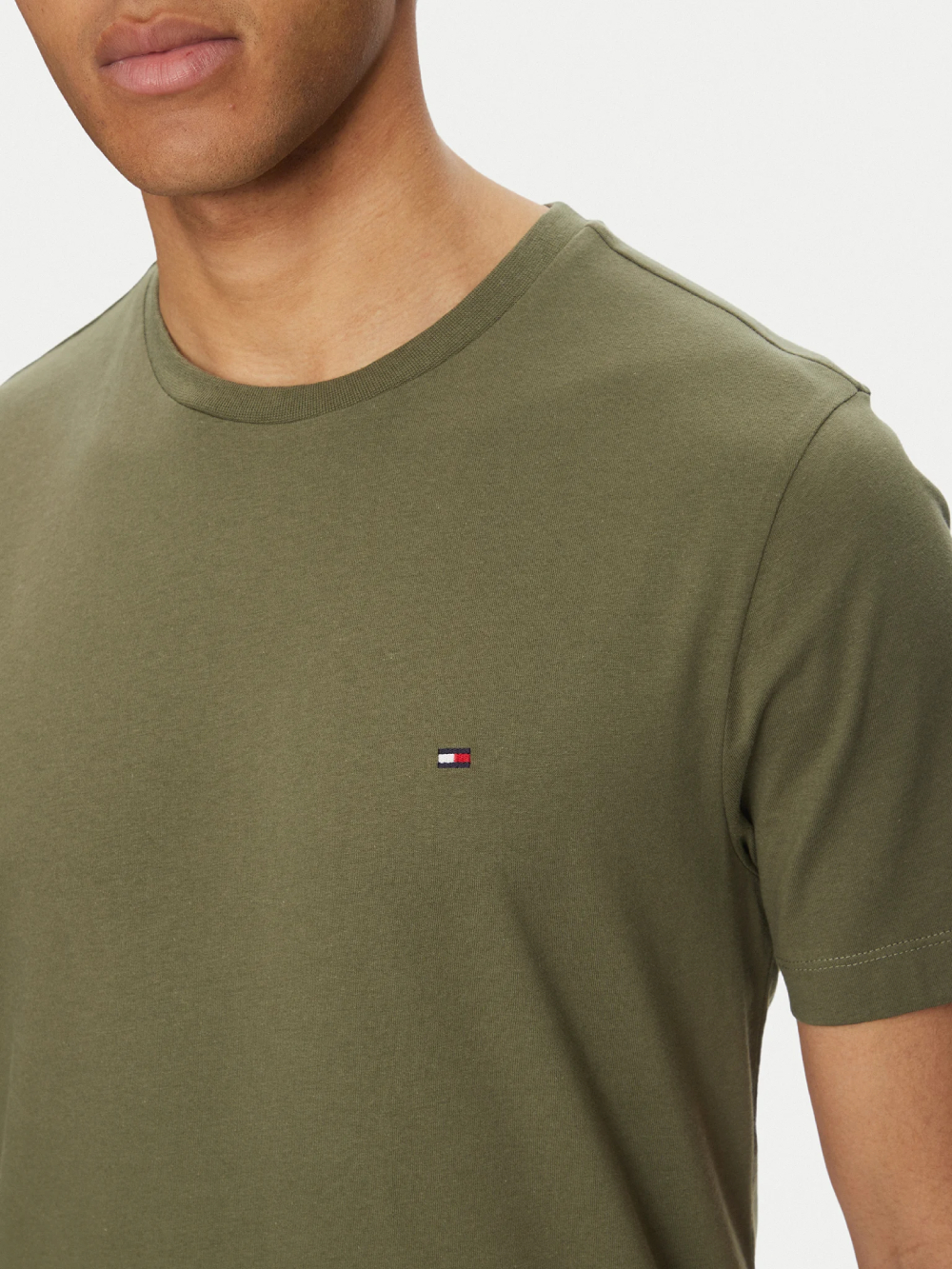 detail Tommy Hilfiger pánske khaki tričko