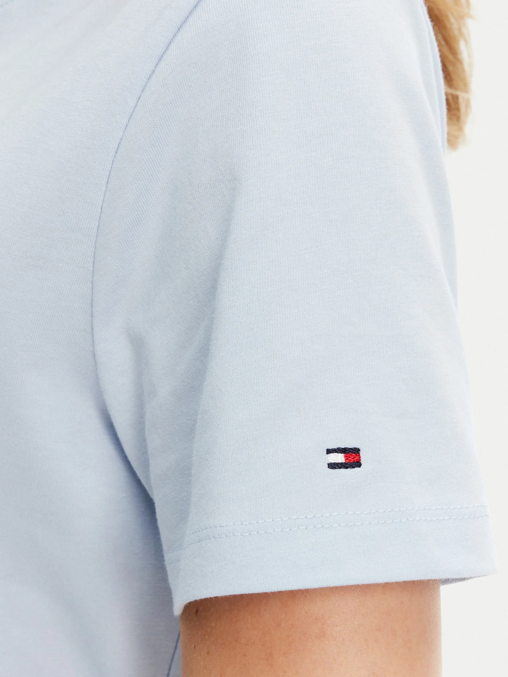 detail Tommy Hilfiger dámske modré tričko