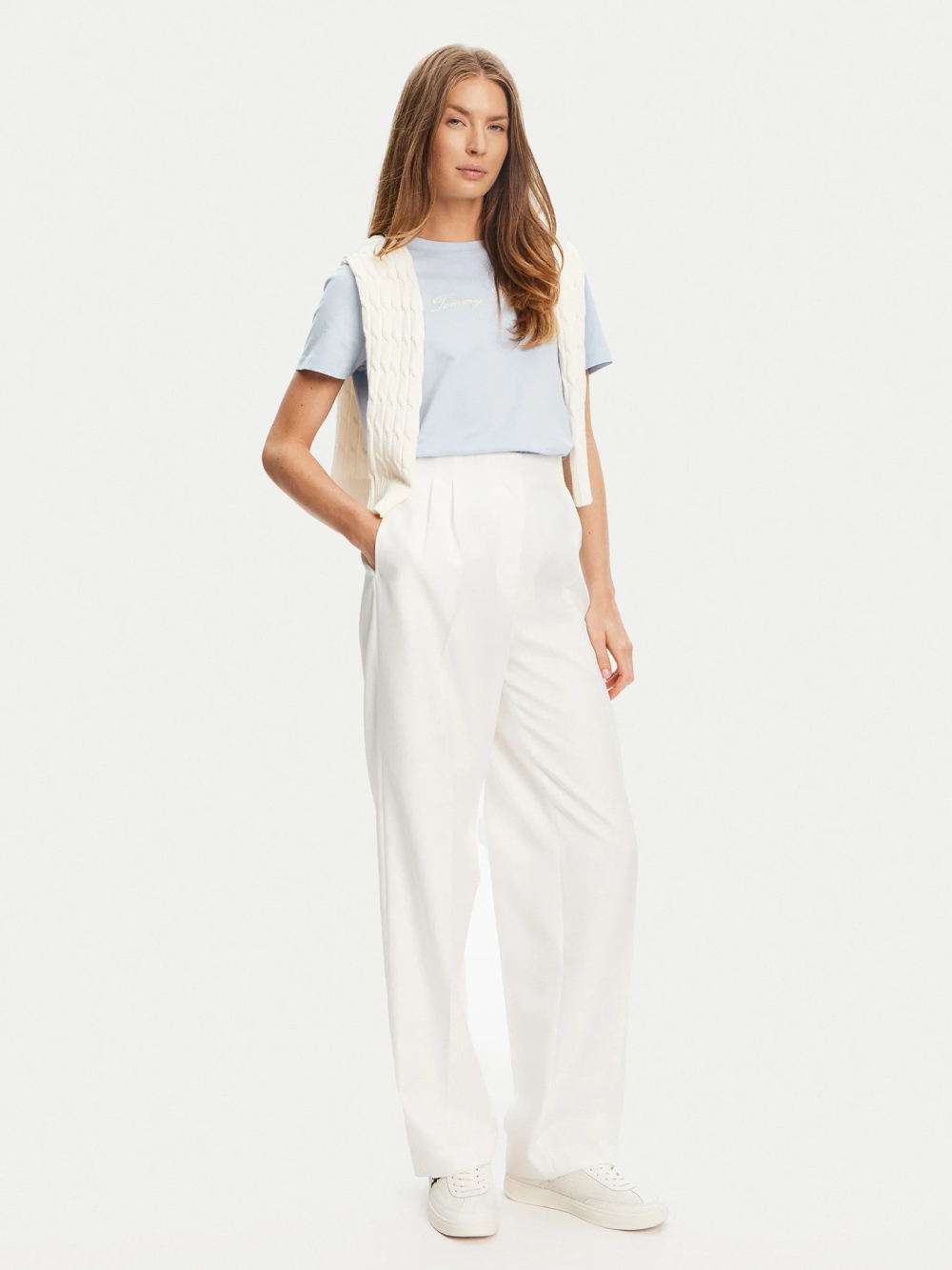 detail Tommy Hilfiger dámske modré tričko