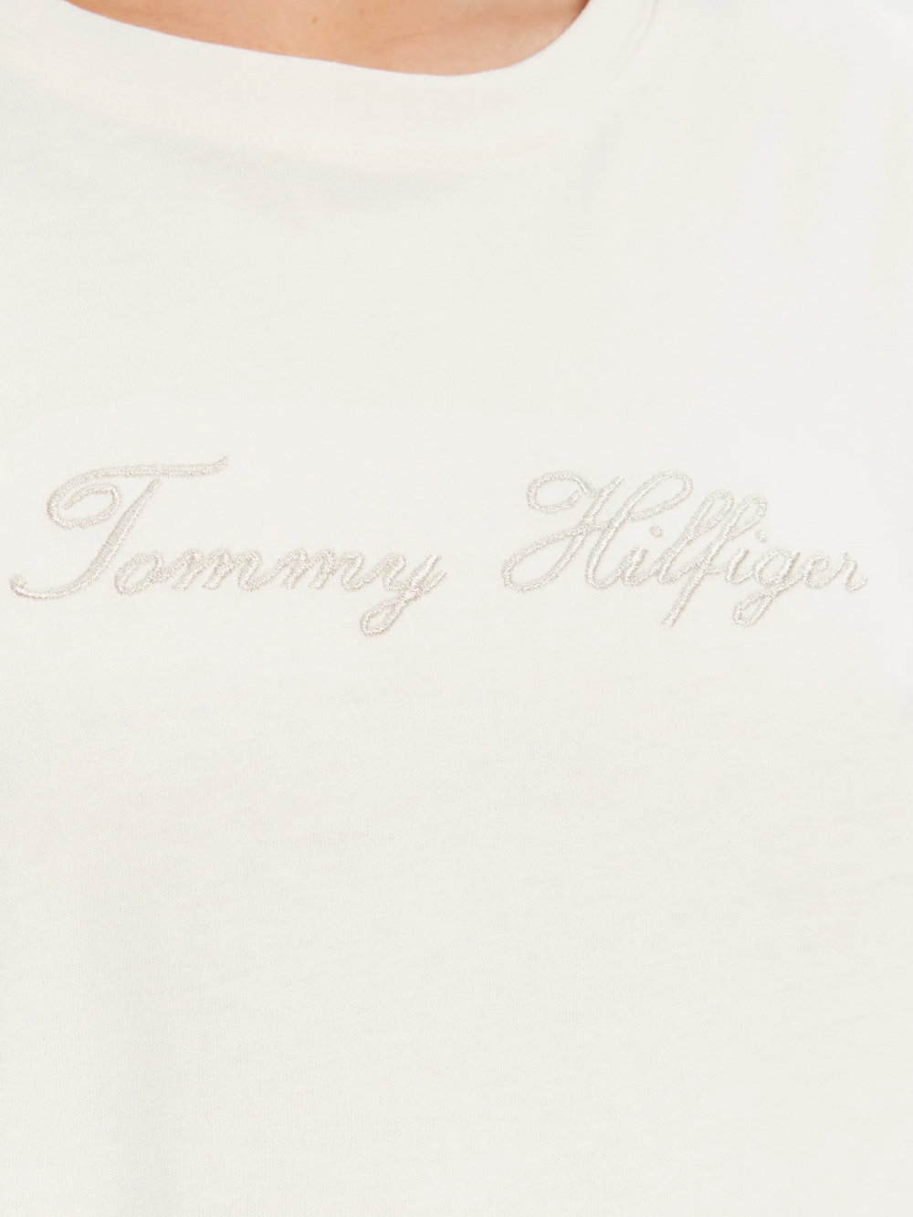 detail Tommy Hilfiger dámske biele tričko