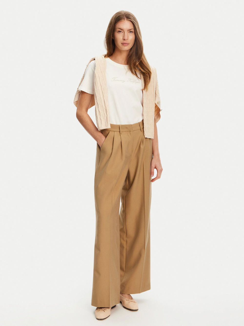 detail Tommy Hilfiger dámske biele tričko