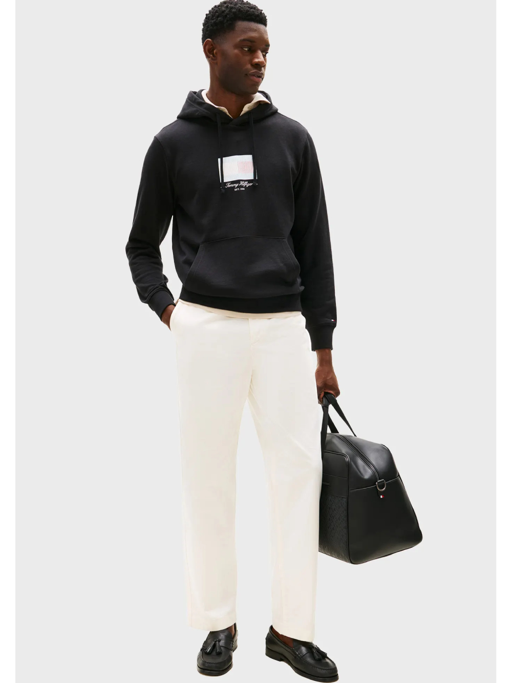 detail Tommy Hilfiger pánska čierna mikina