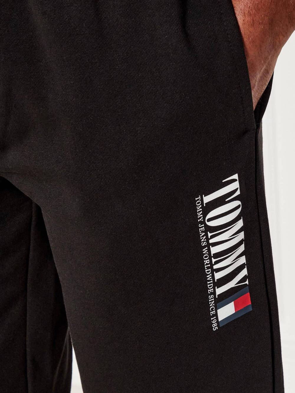 detail TJM SLIM RWB DNA GRAPHIC PANT