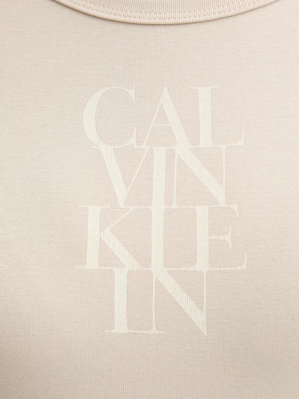 detail Calvin Klein dámske béžové tričko
