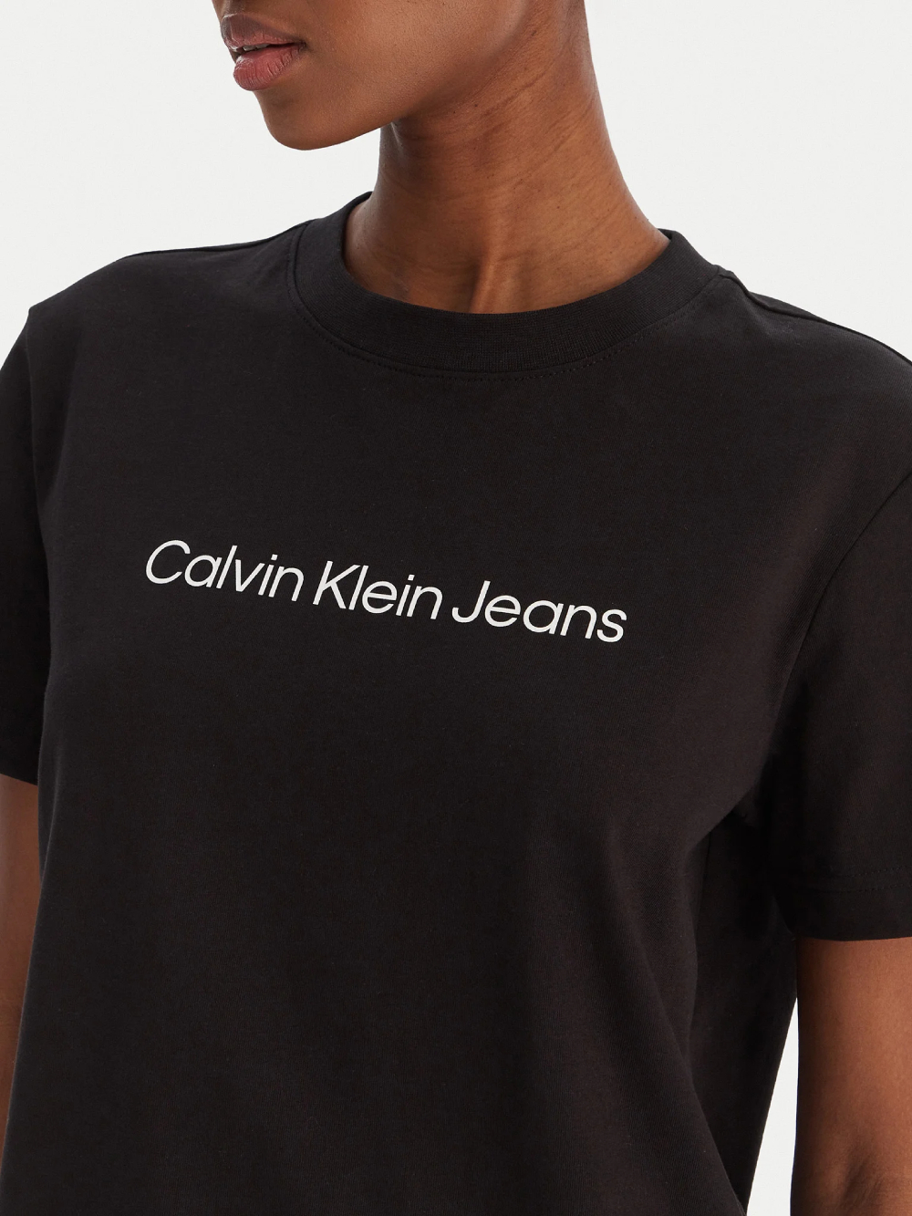 detail Calvin Klein dámske čierne tričko