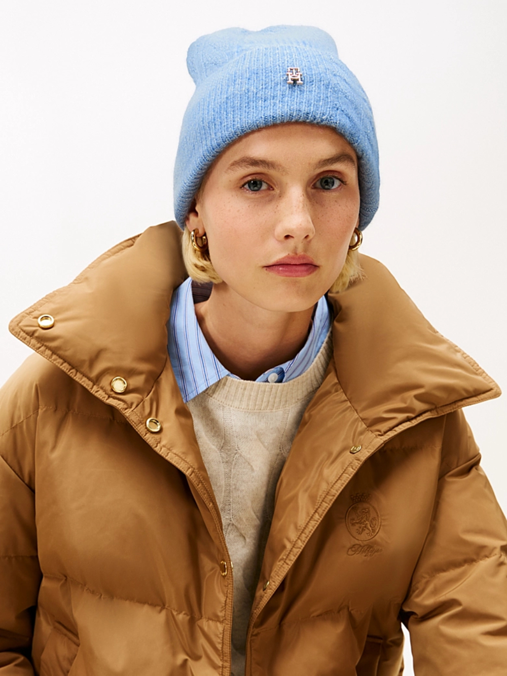 detail Tommy Hilfiger dámska modrá čiapka