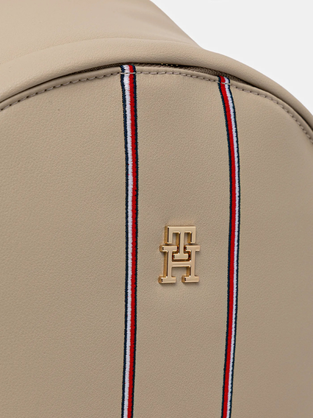 detail Tommy Hilfiger dámsky béžový batoh
