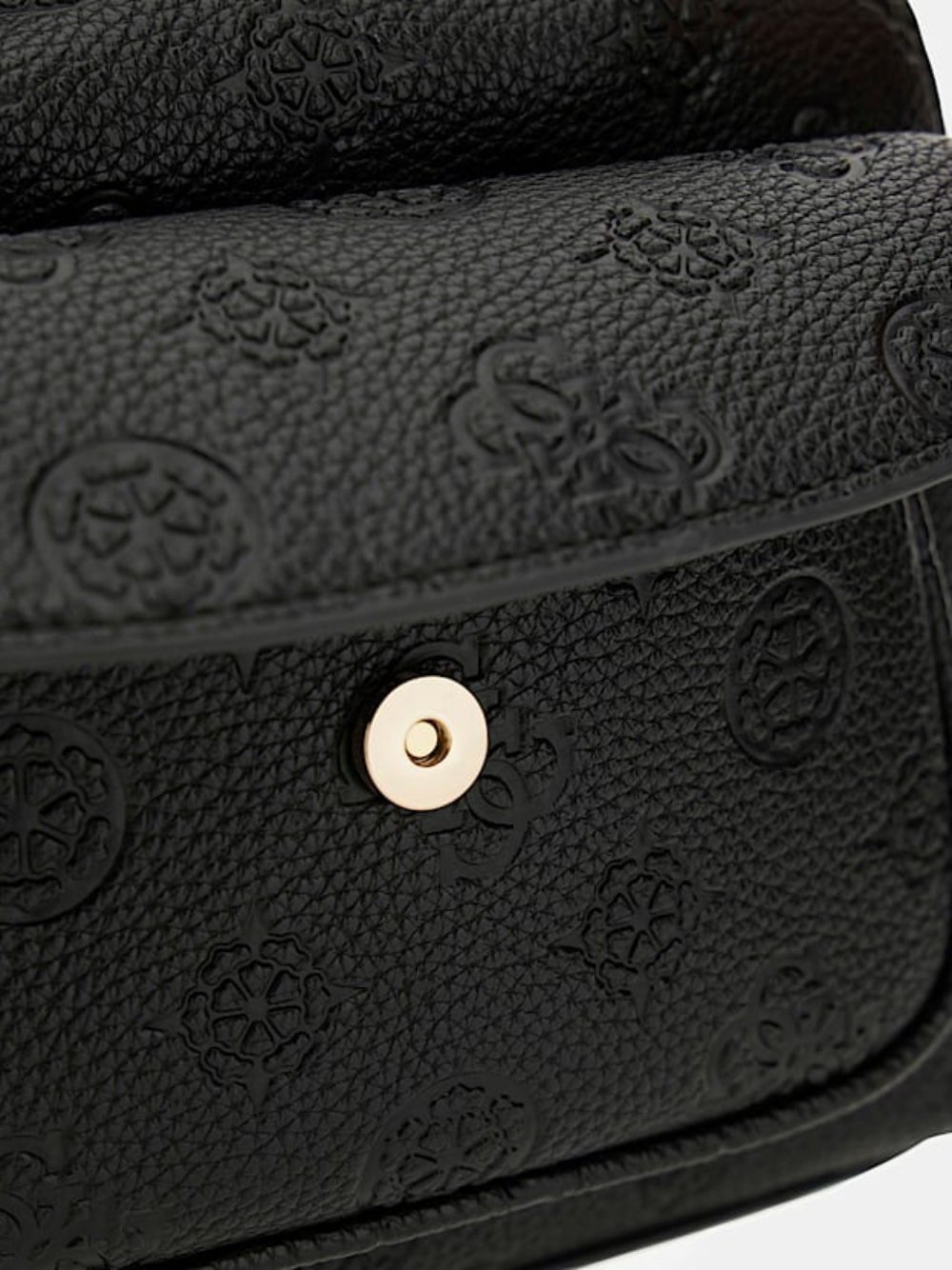 detail Guess dámsky čierny batoh