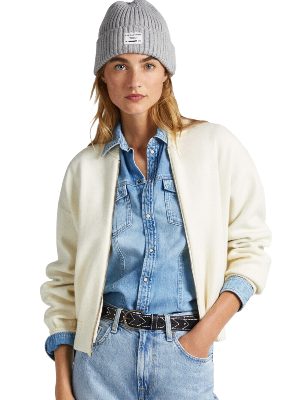 detail Pepe Jeans dámsky biely sveter