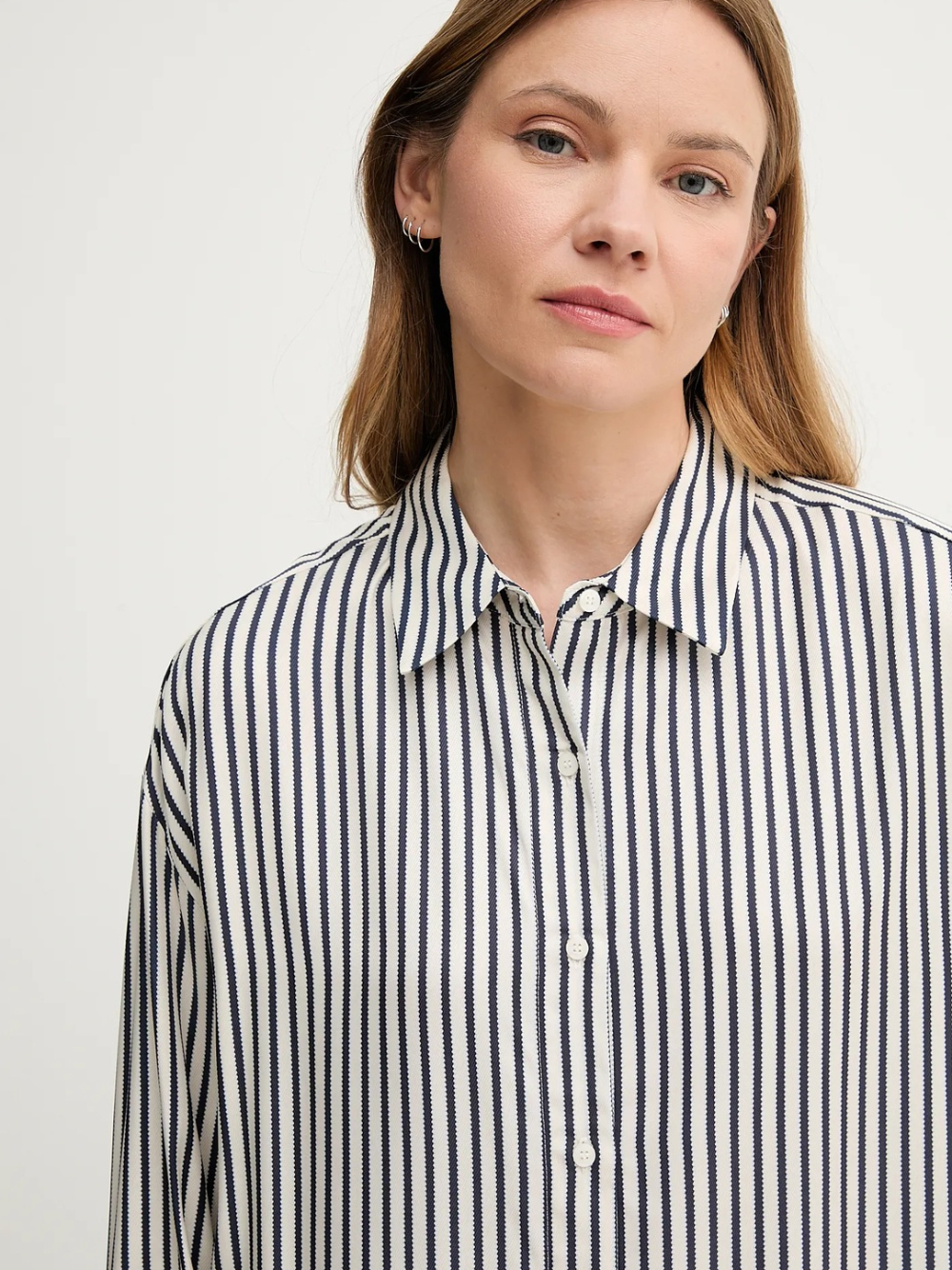 detail Tommy Hilfiger dámska pruhovaná košeľa