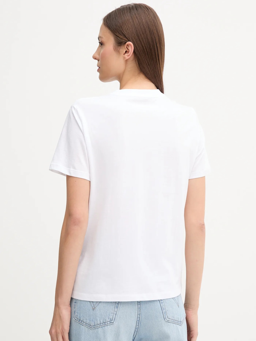 detail Calvin Klein dámske biele tričko