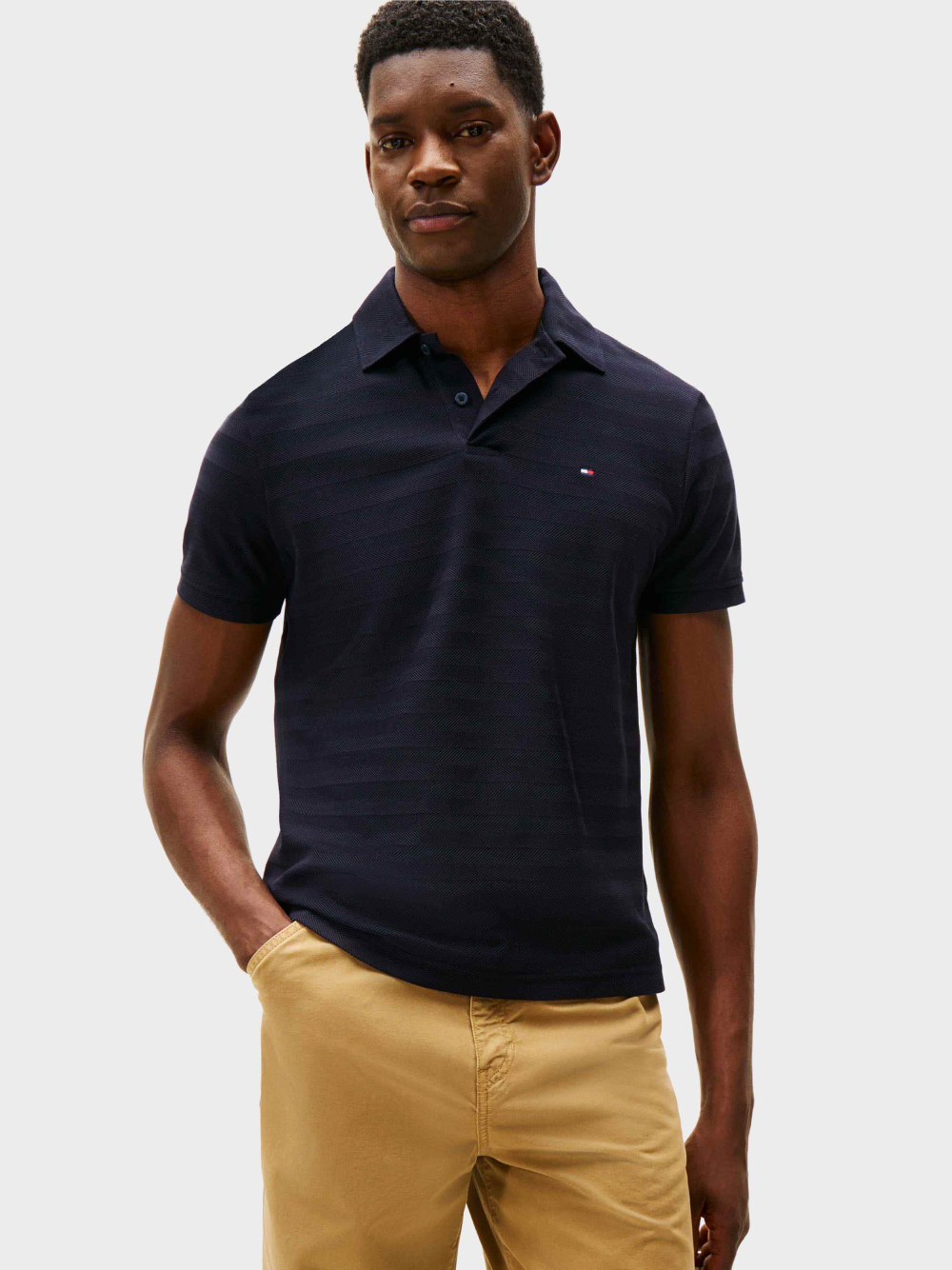 detail Tommy Hilfiger pánske tmavo modré polo tričko