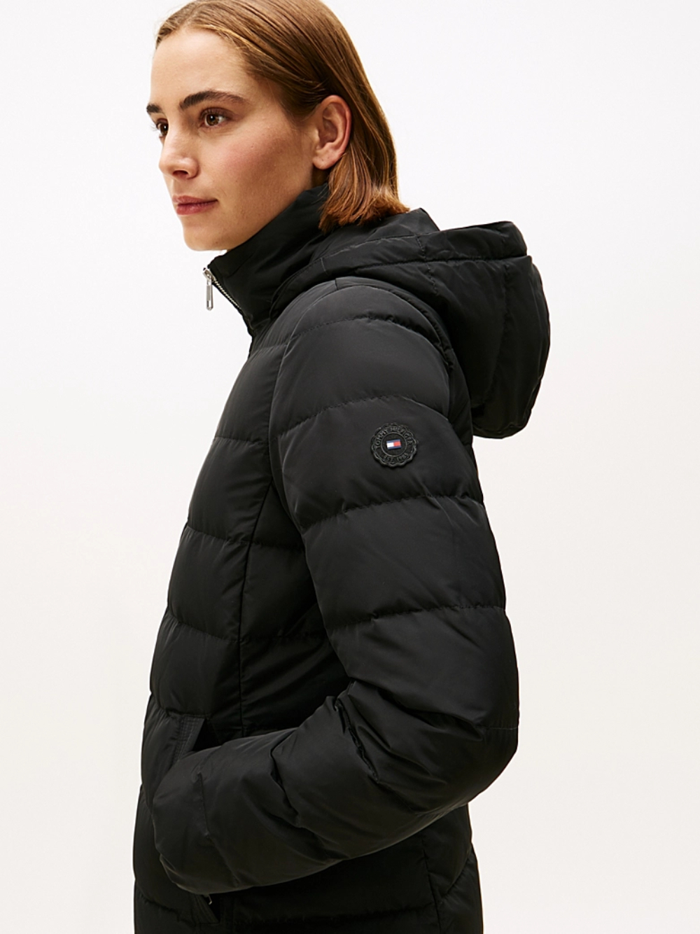 detail Tommy Hilfiger dámska čierna páperová bunda 
