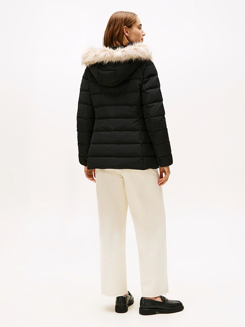 detail Tommy Hilfiger dámska čierna páperová bunda 