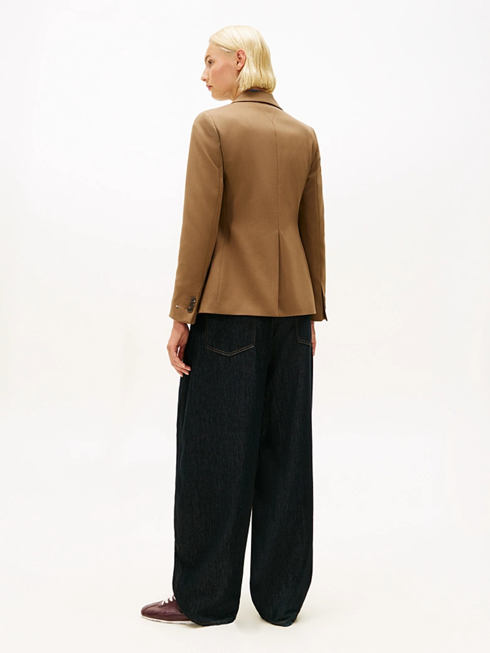 detail Tommy Hilfiger dámske hnedé sako