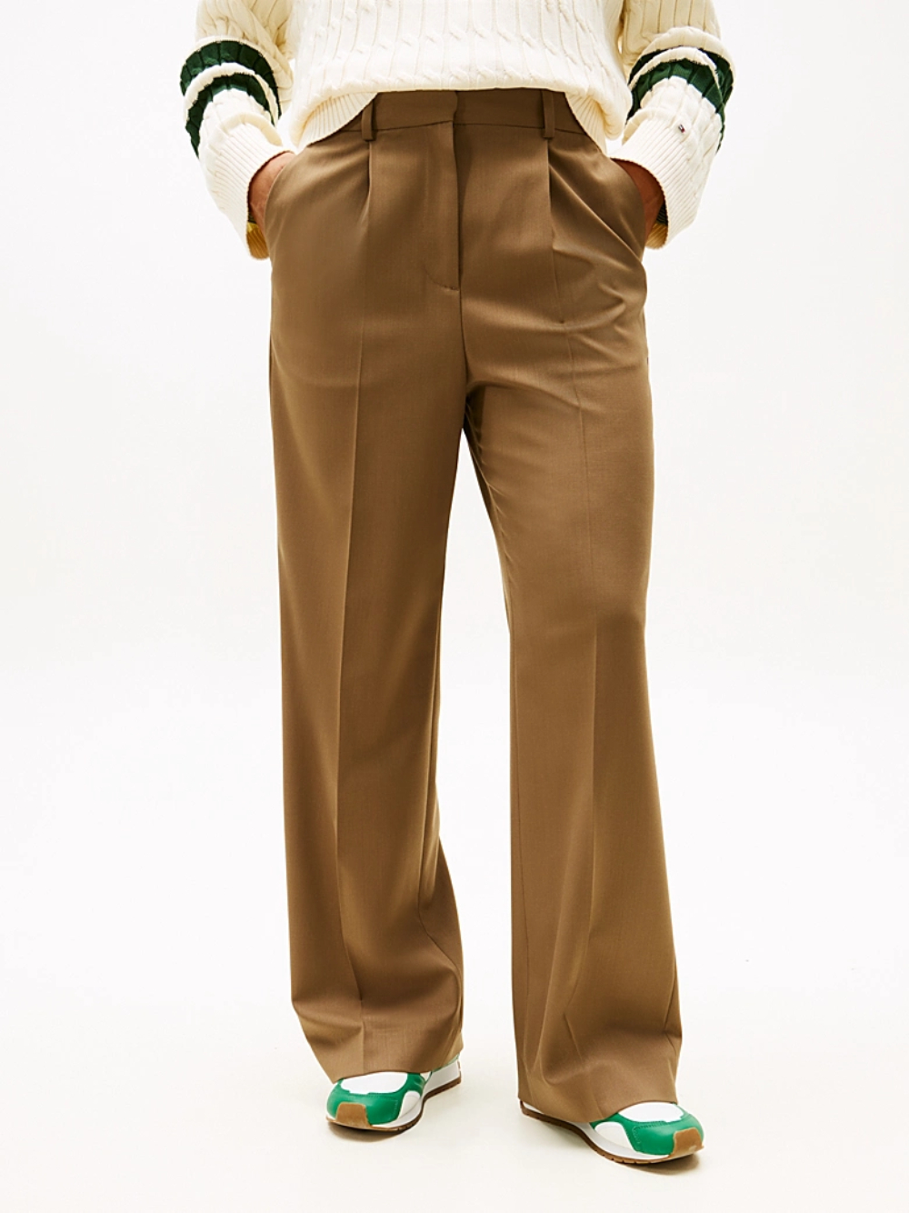detail Tommy Hilfiger dámske hnedé nohavice