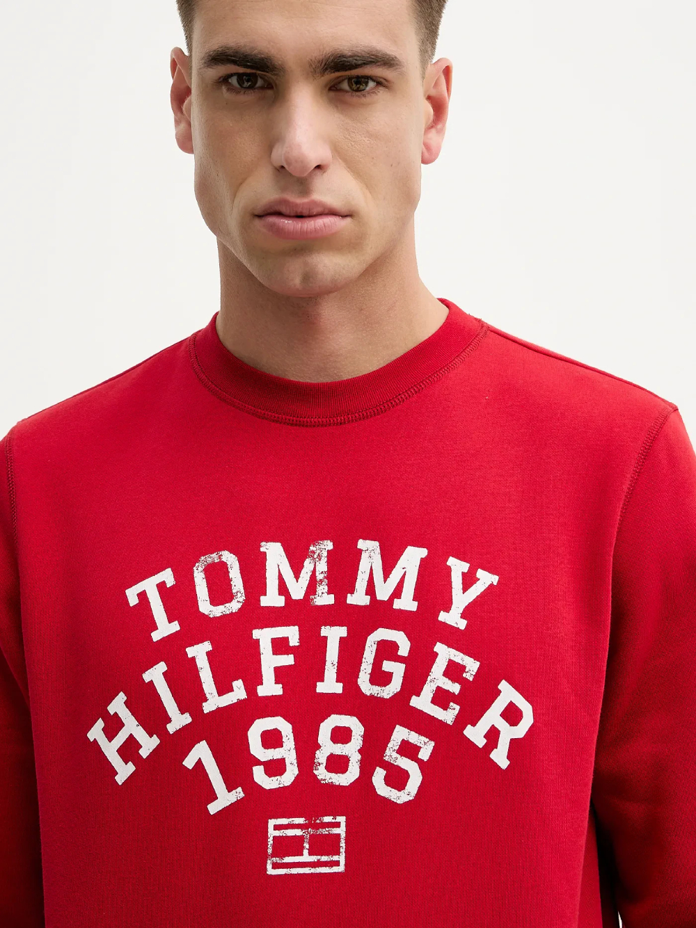detail Tommy Hilfiger pánska červená mikina