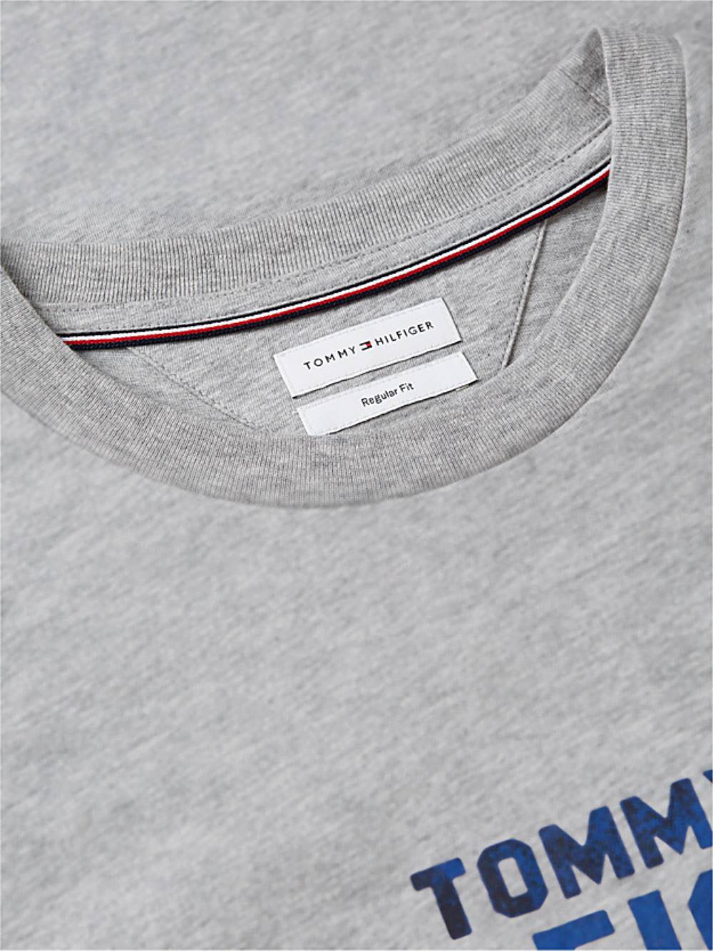 detail Tommy Hilfiger pánske šedé tričko