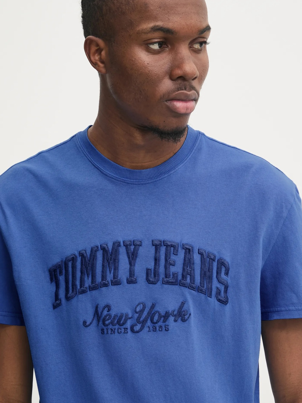 detail TJM REG VINTAGE VARSITY TEE