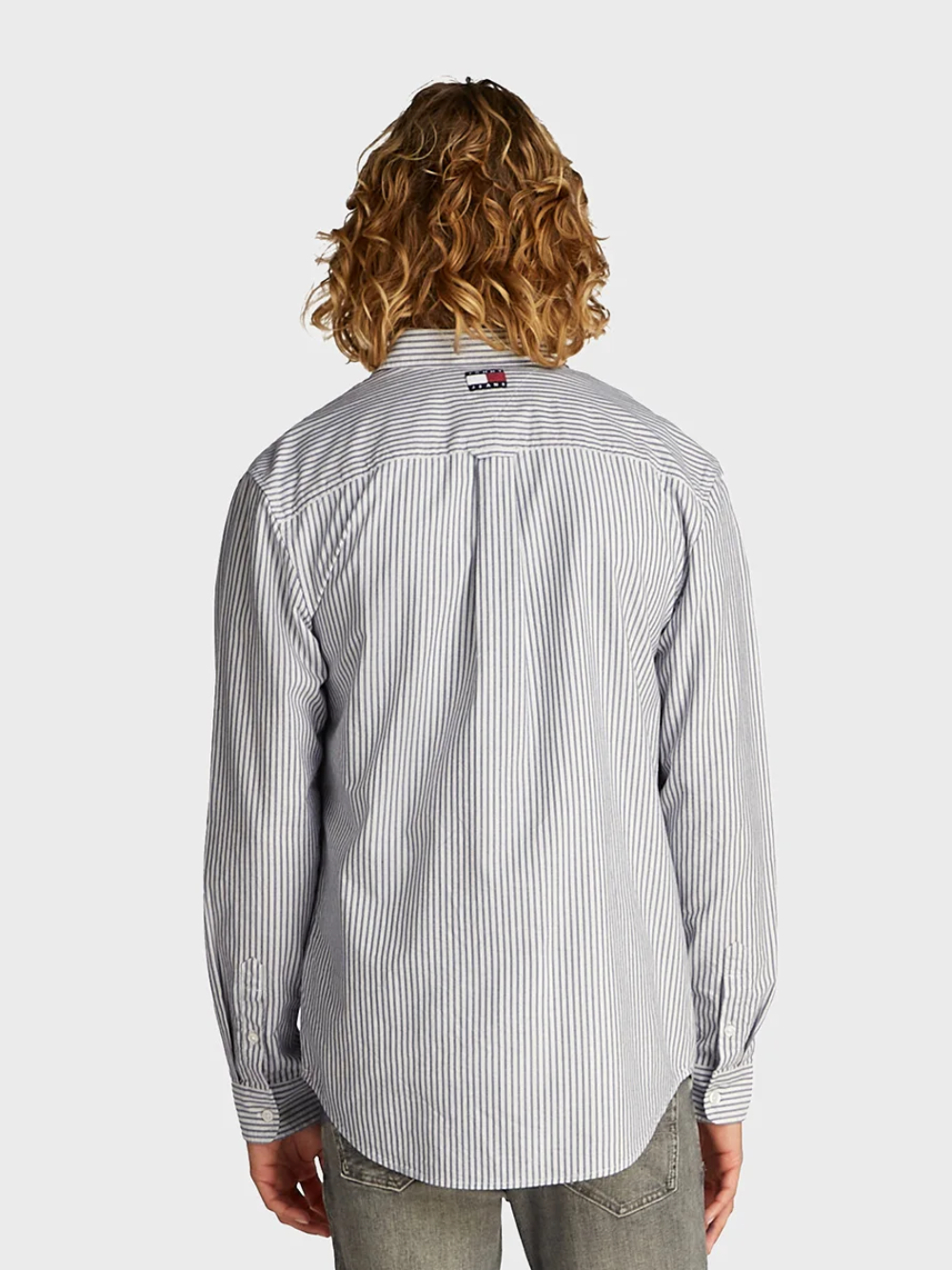 detail Tommy Jeans pánska pruhovaná košeľa