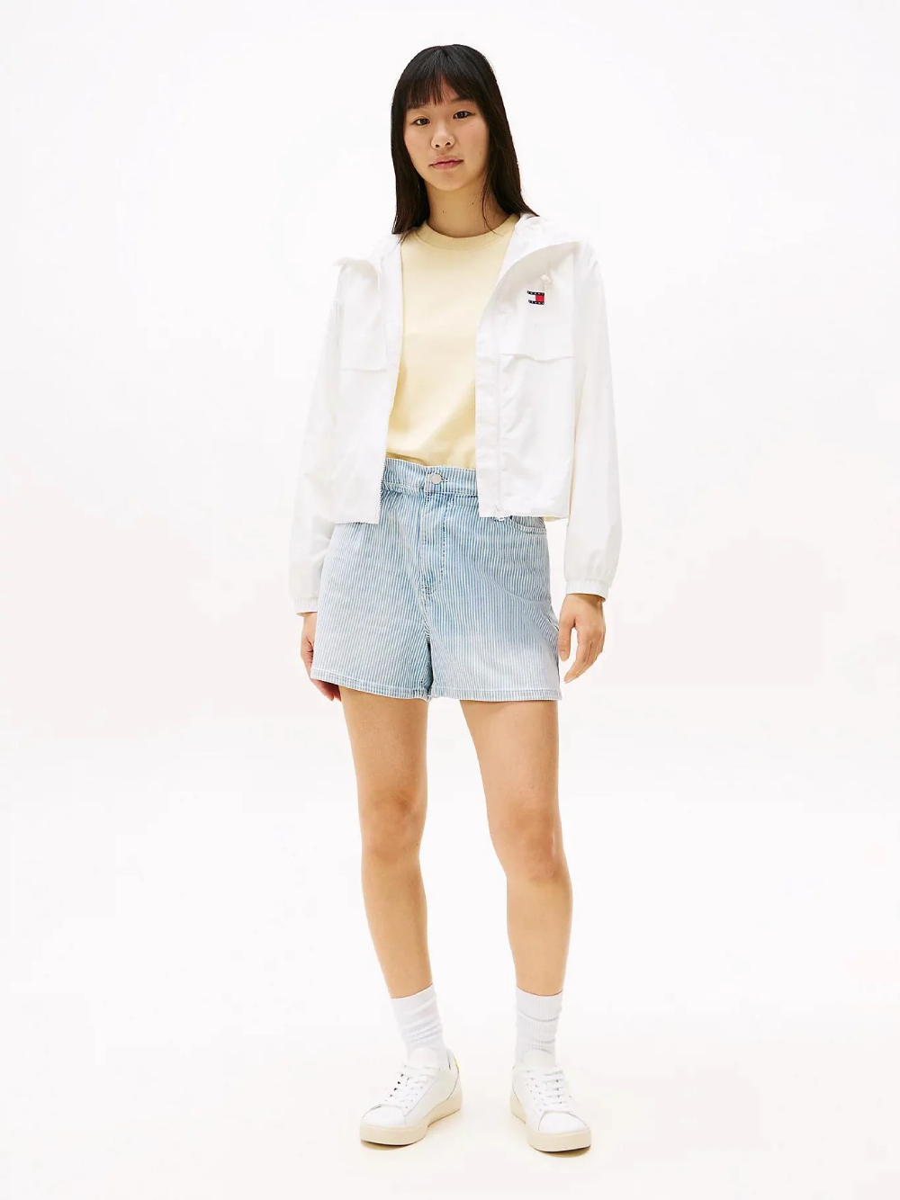 detail Tommy Jeans dámske modré pruhované džínsové šortky