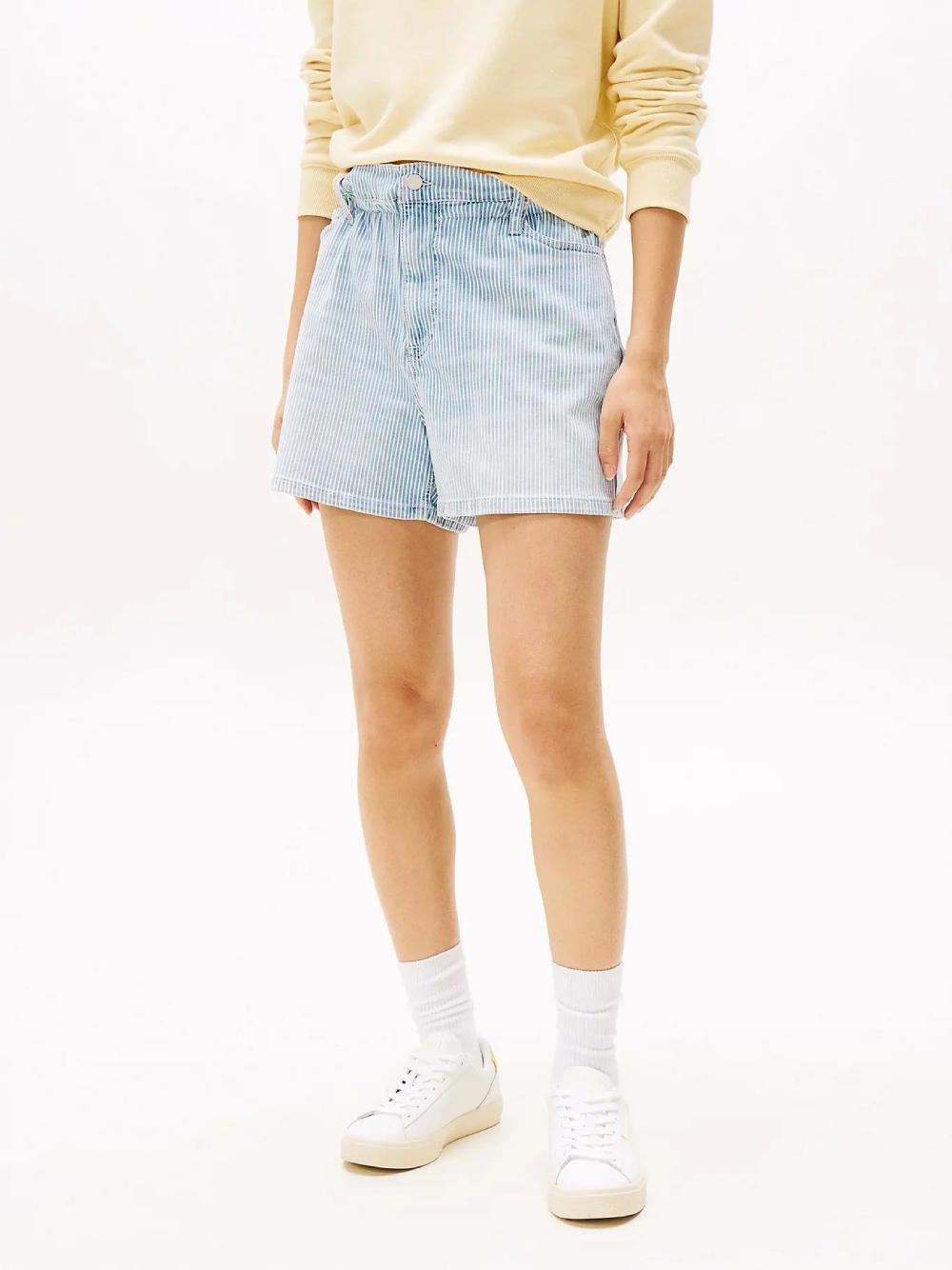 detail Tommy Jeans dámske modré pruhované džínsové šortky