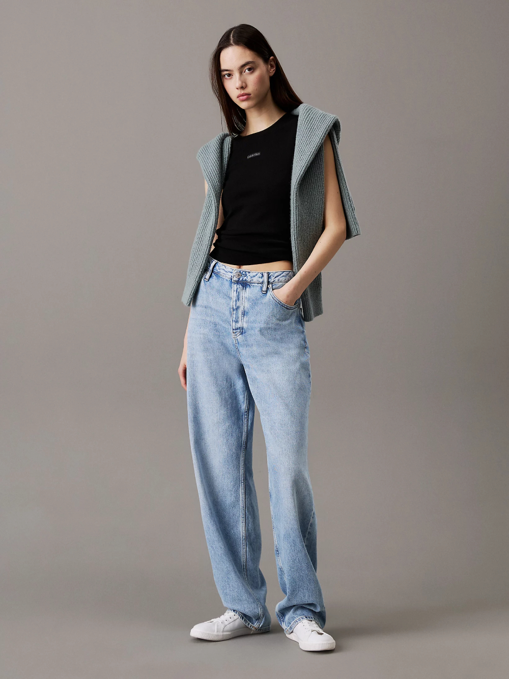 detail Calvin Klein dámsky čierny top