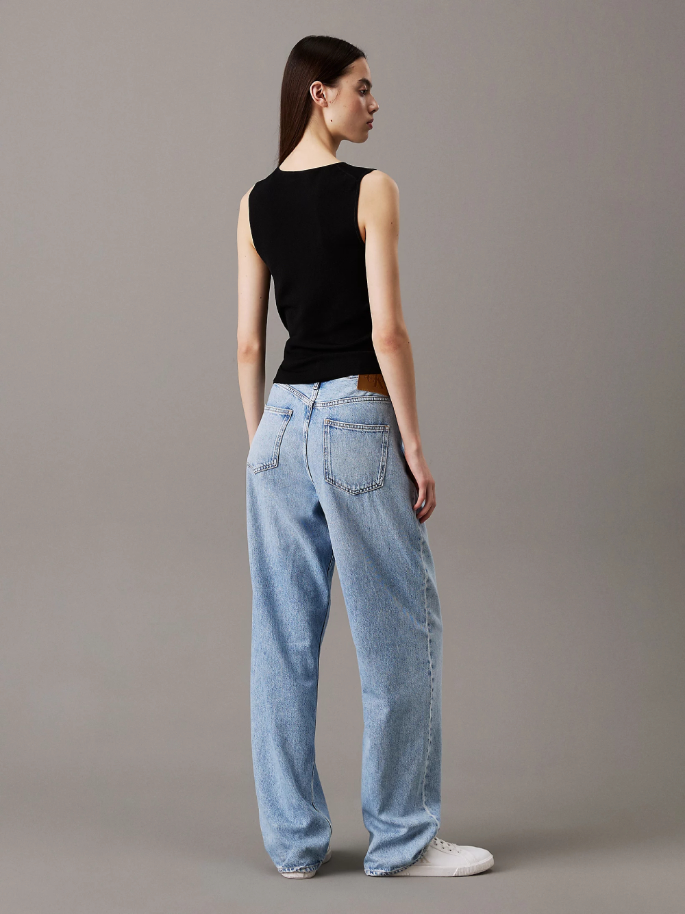 detail Calvin Klein dámsky čierny top