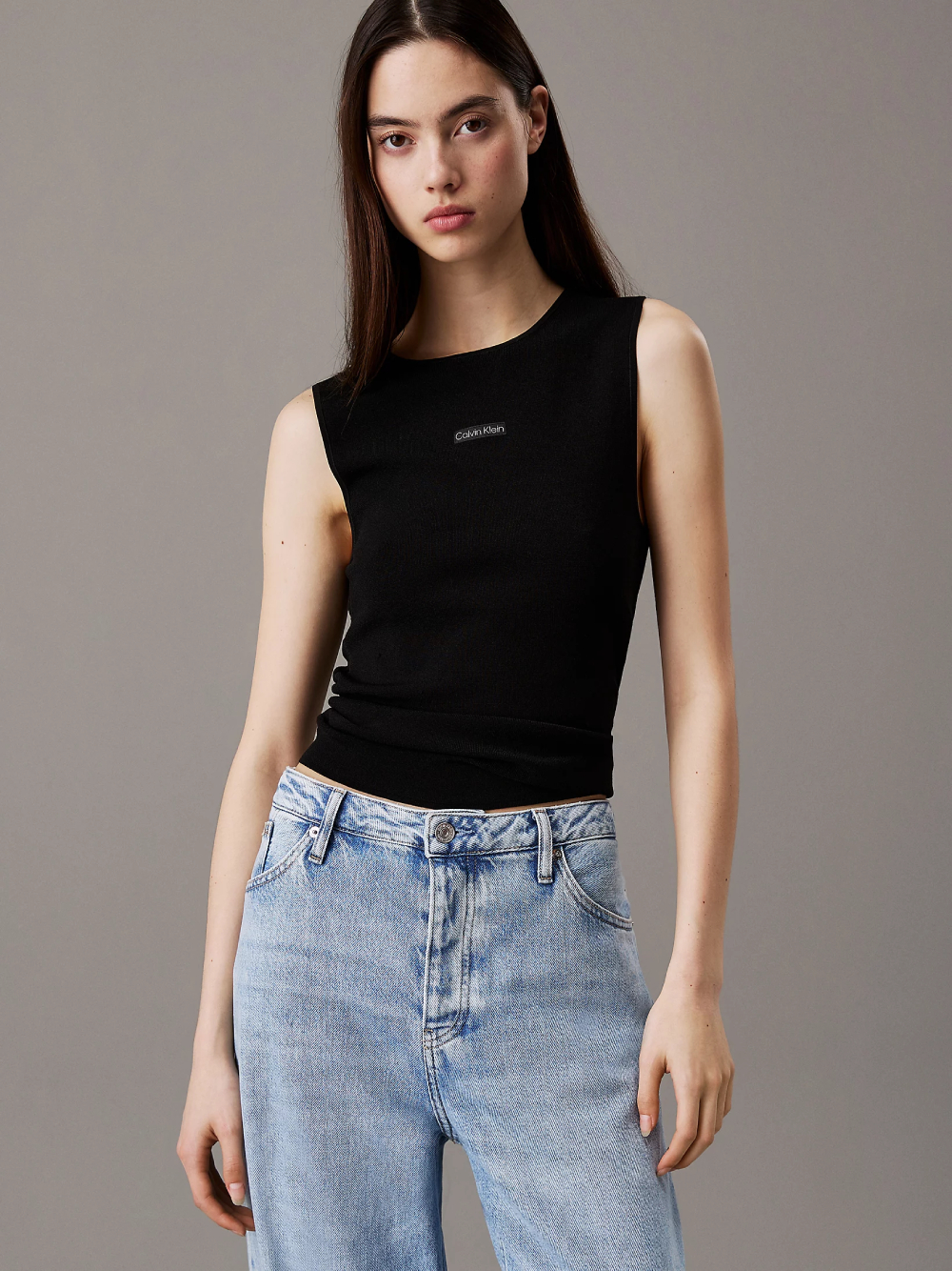 detail Calvin Klein dámsky čierny top