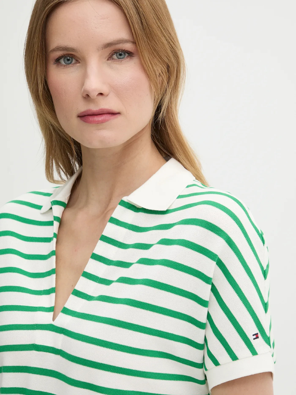 detail Tommy Hilfiger dámske pruhované polo tričko