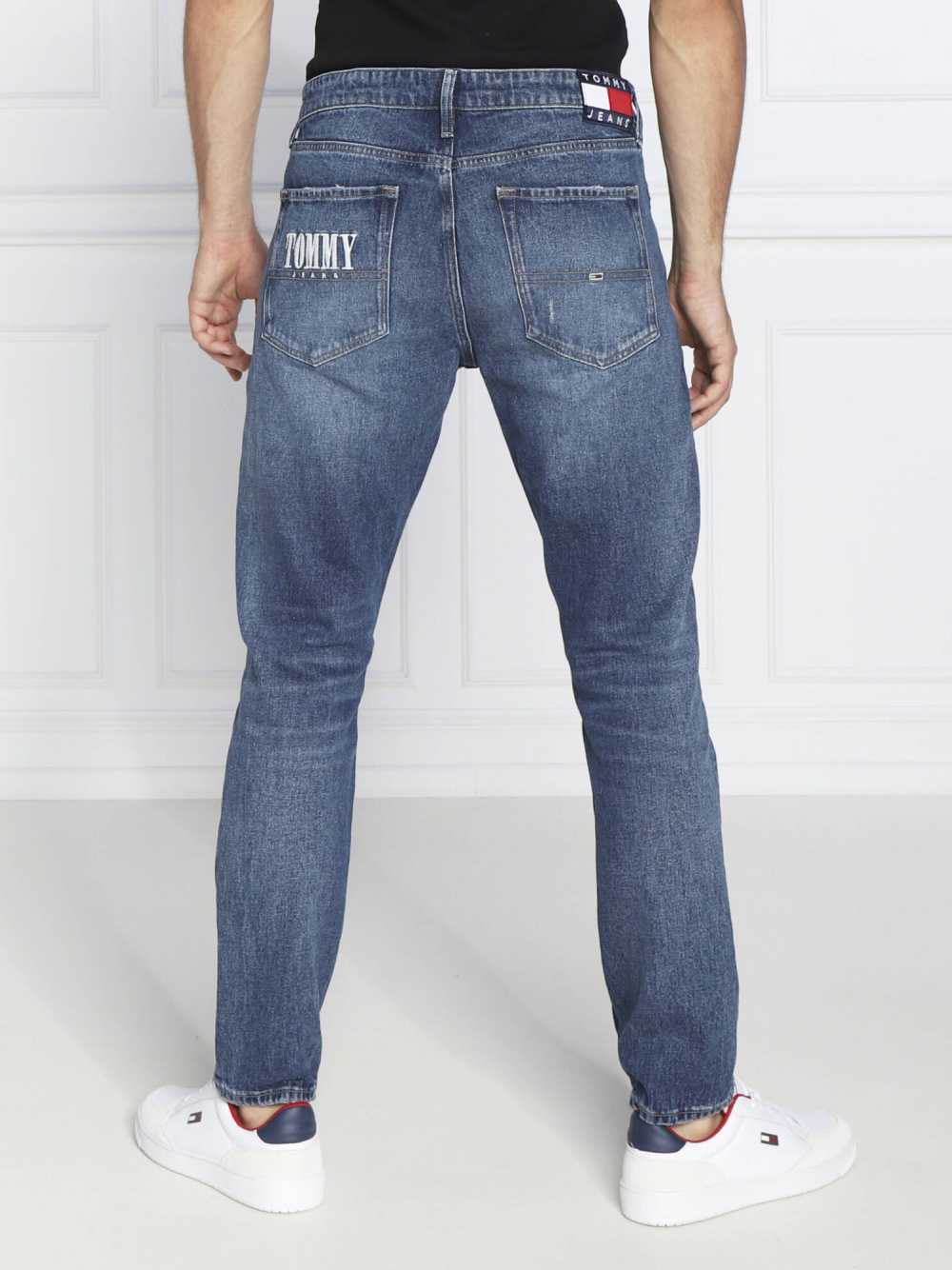 detail Tommy Jeans pánske modré džínsy