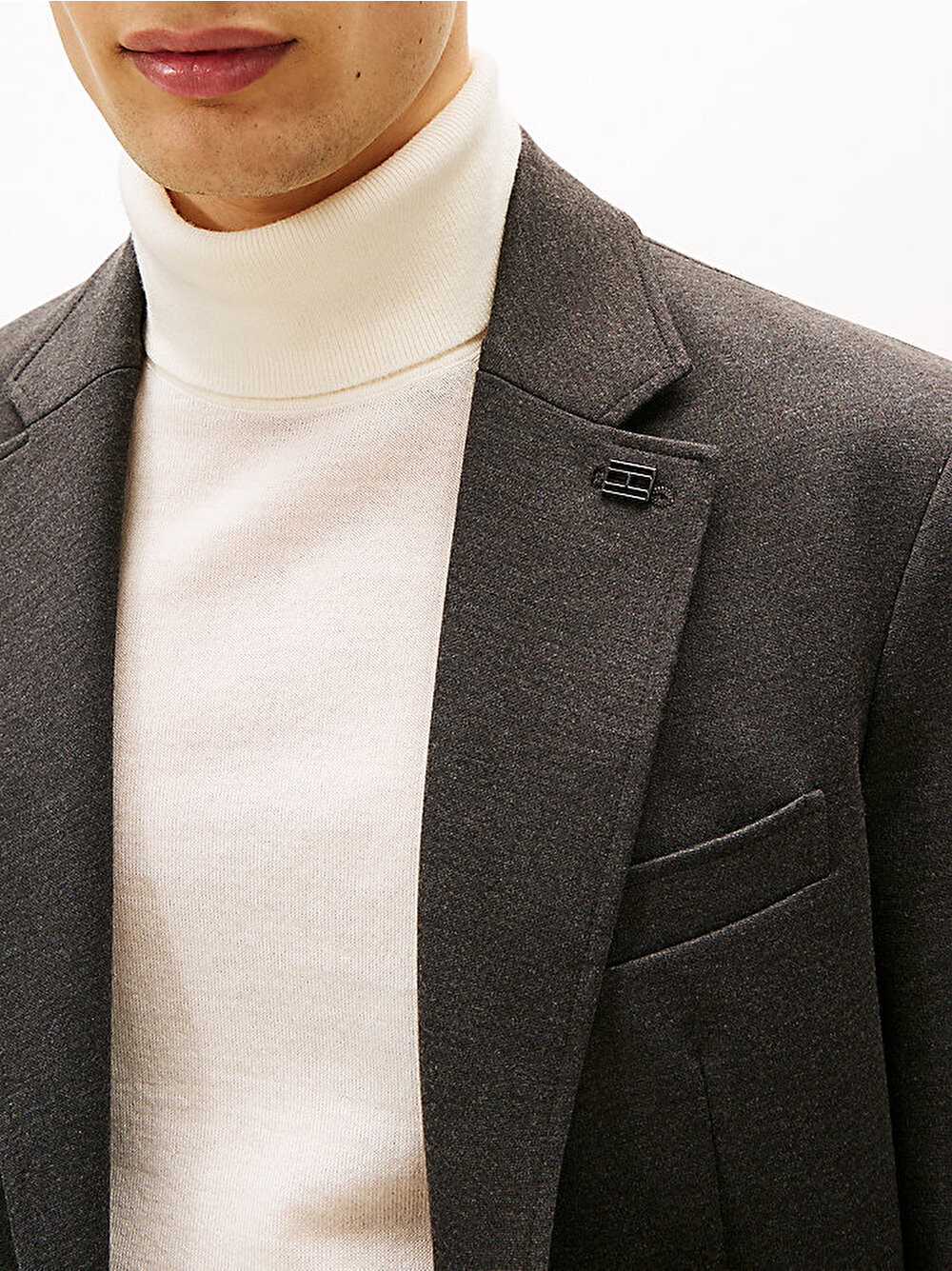 detail Tommy Hilfiger pánske šedé sako