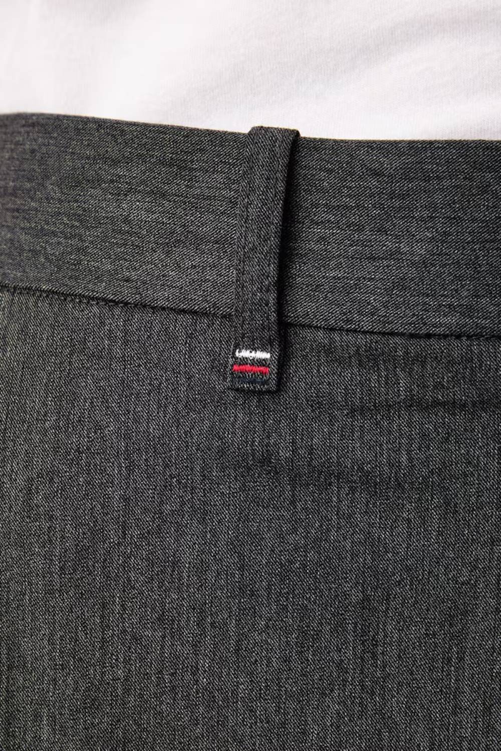 detail Tommy Hilfiger dámske šedivé nohavice