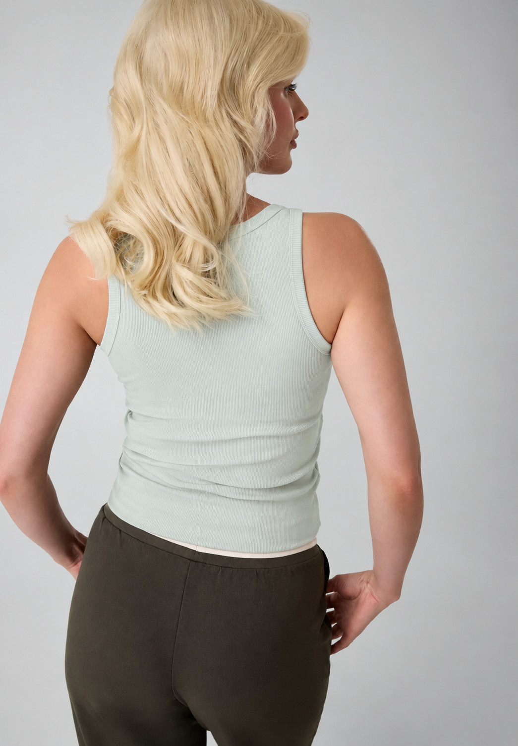 detail Guess dámsky zelenkavý top