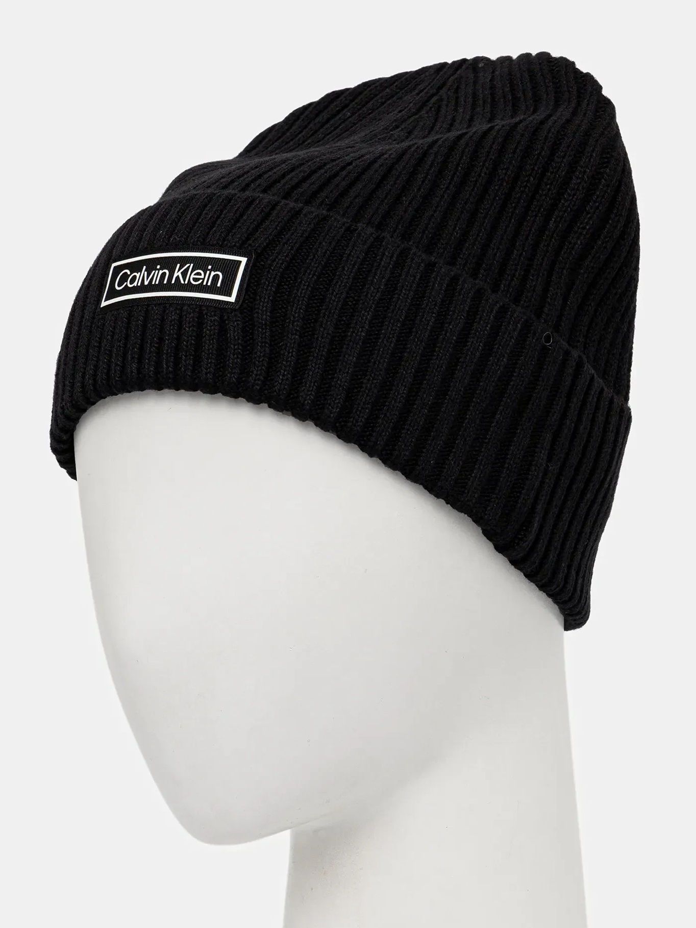 detail Calvin Klein pánska čierna čiapka