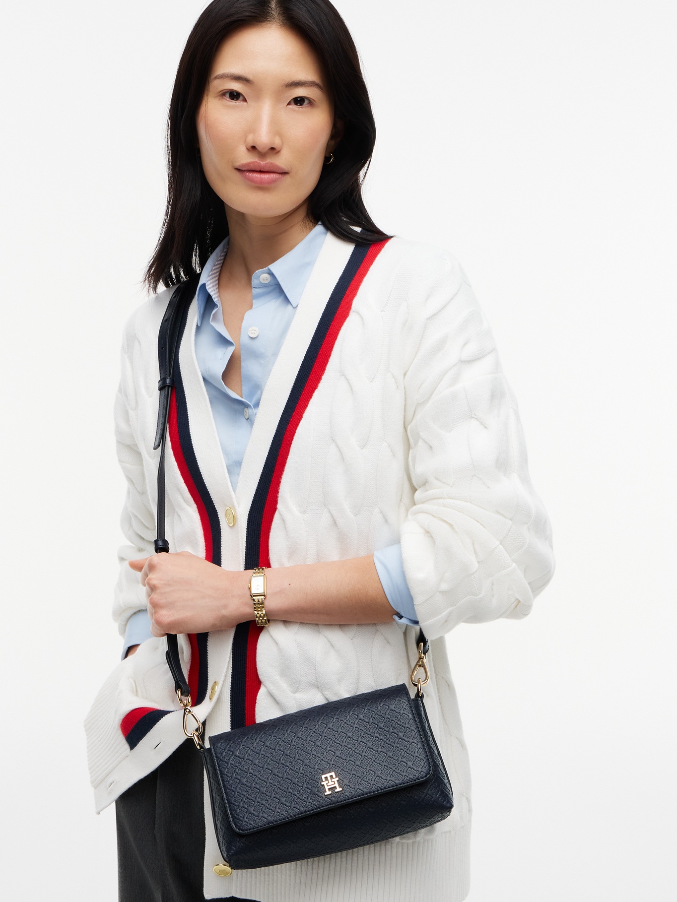 detail Tommy Hilfiger dámska tmavo modrá kabelka