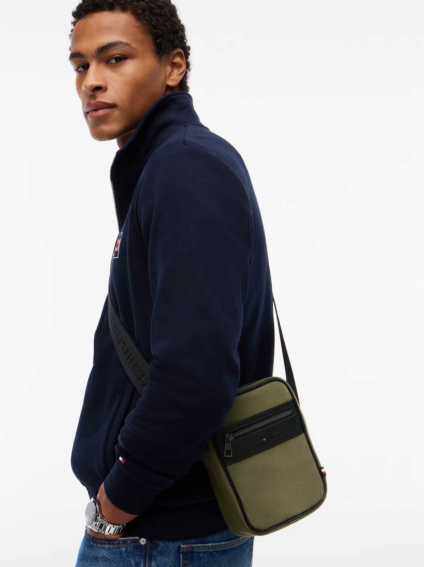 detail Tommy Hilfiger pánska zelená taška cez rameno
