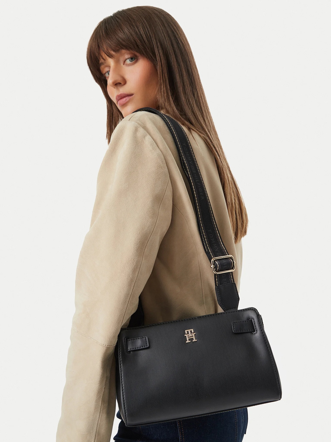 detail Tommy Hilfiger dámska čierna kabelka