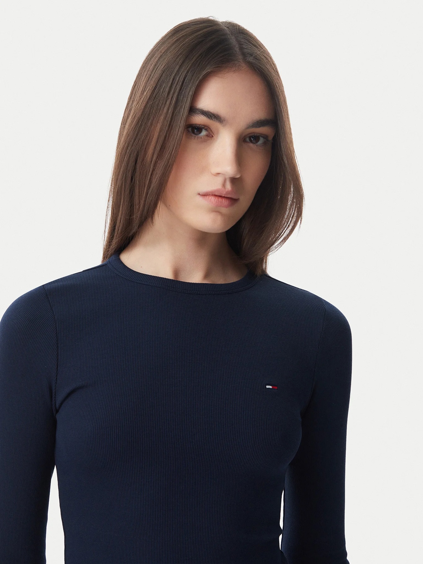 detail Tommy Jeans dámske tmavo modré tričko