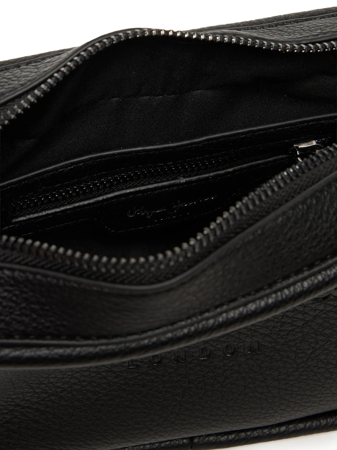 detail Pepe Jeans dámska čierna kabelka