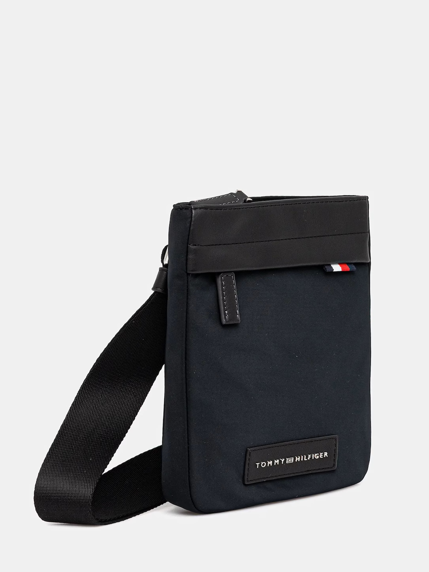 detail Tommy Hilfiger pánska čierna taška cez rameno