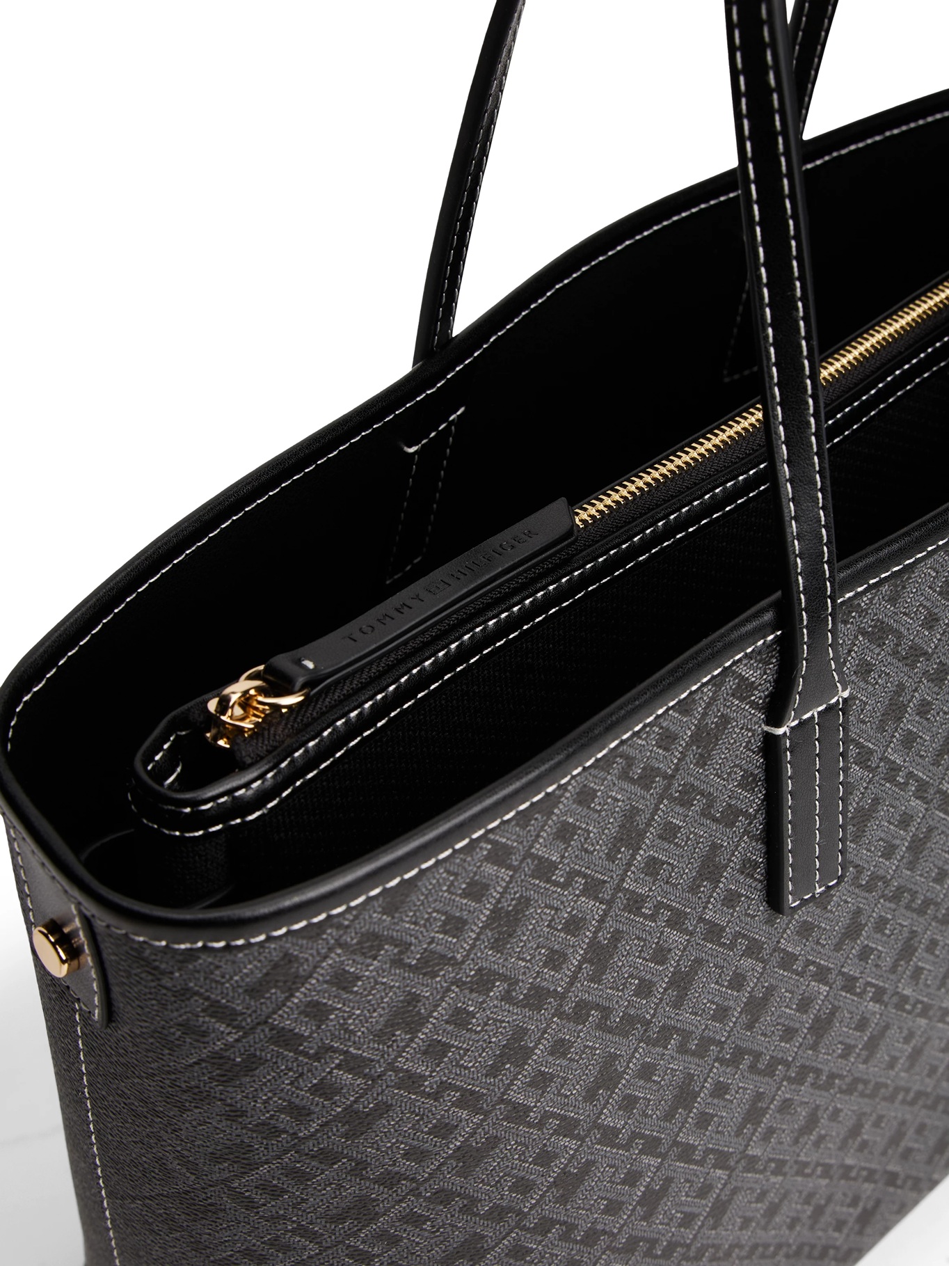 detail Tommy Hilfiger dámska čierna kabelka