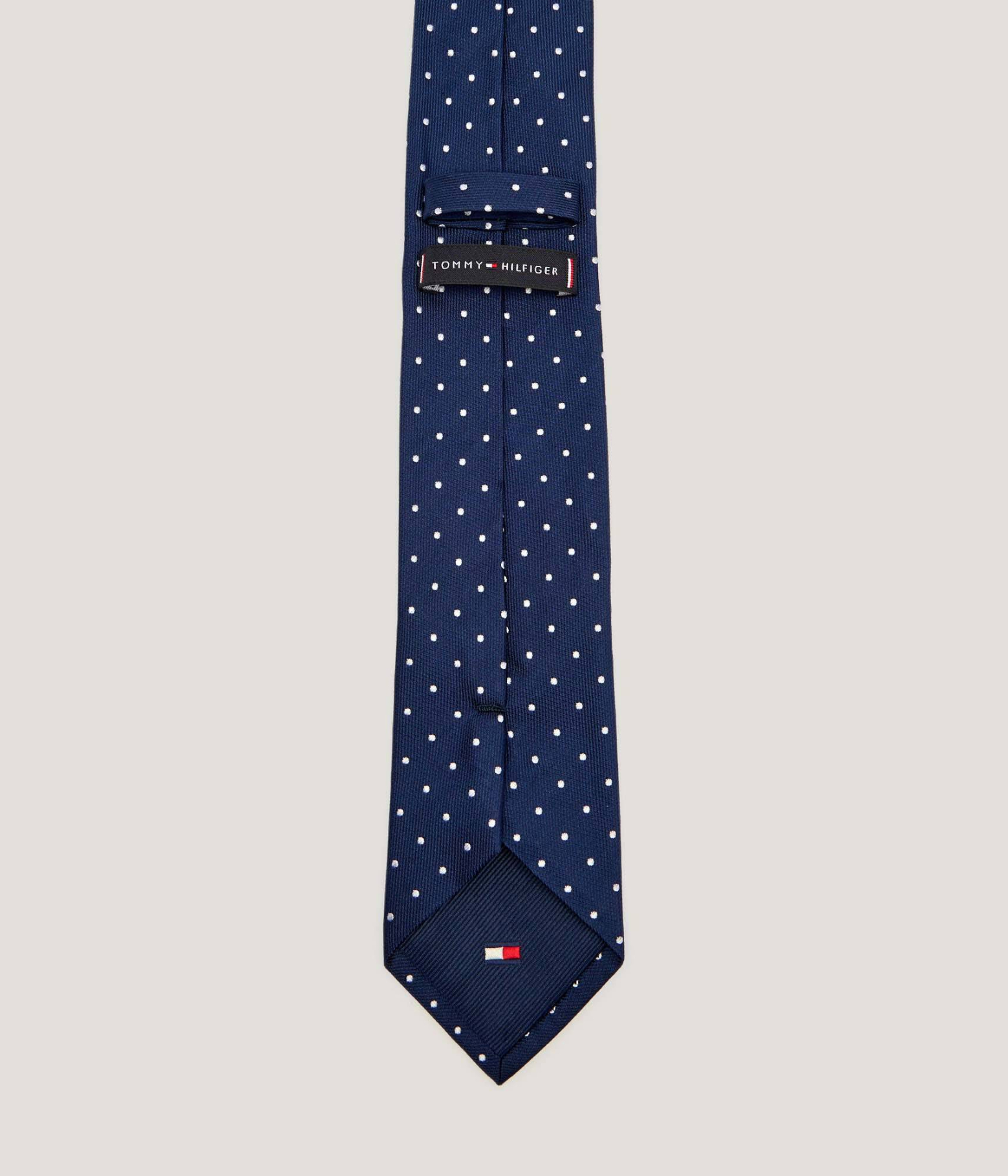 detail Tommy Hilfiger pánska tmavo modrá kravata