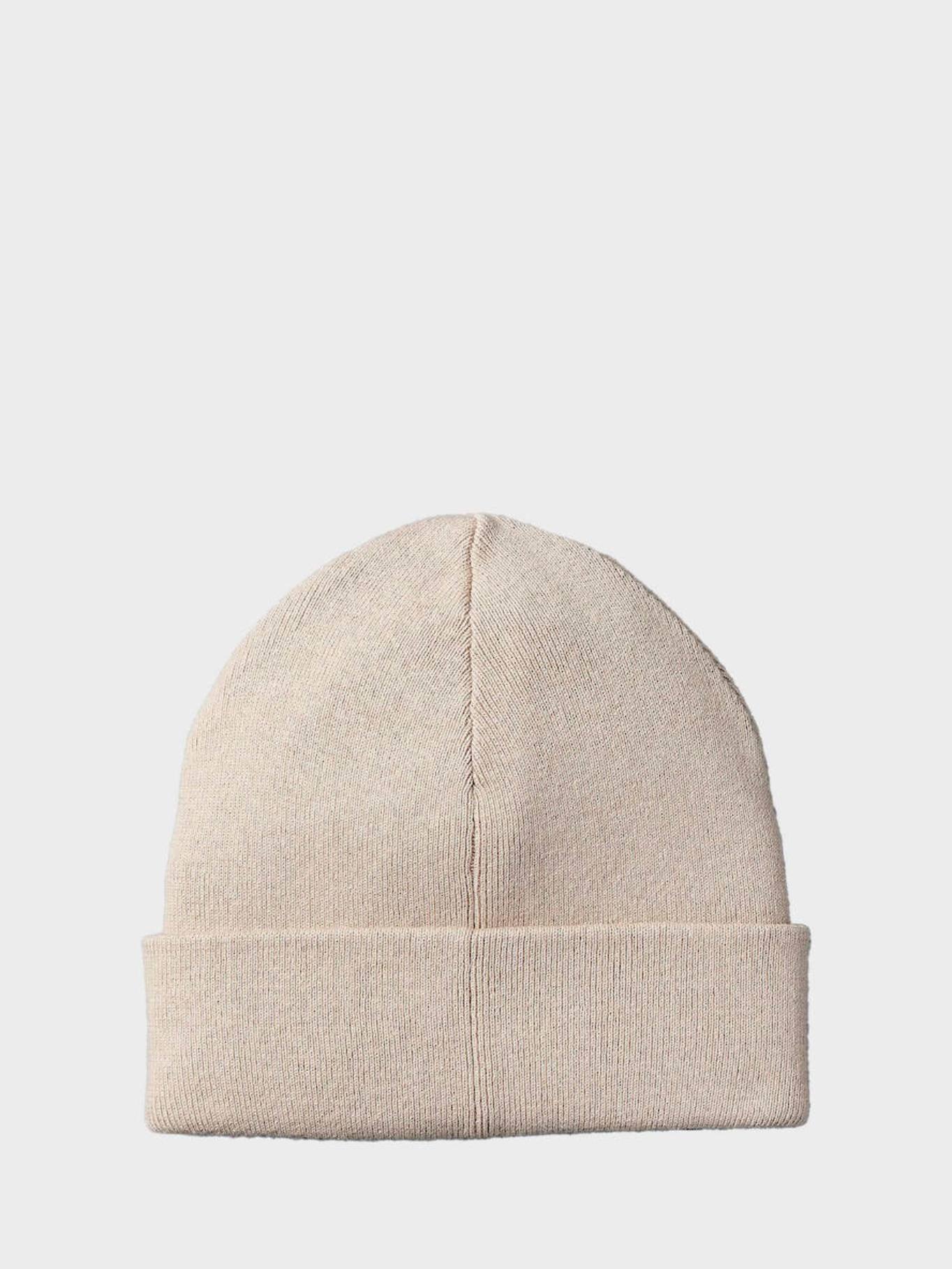 detail Calvin Klein pánska béžová čiapka