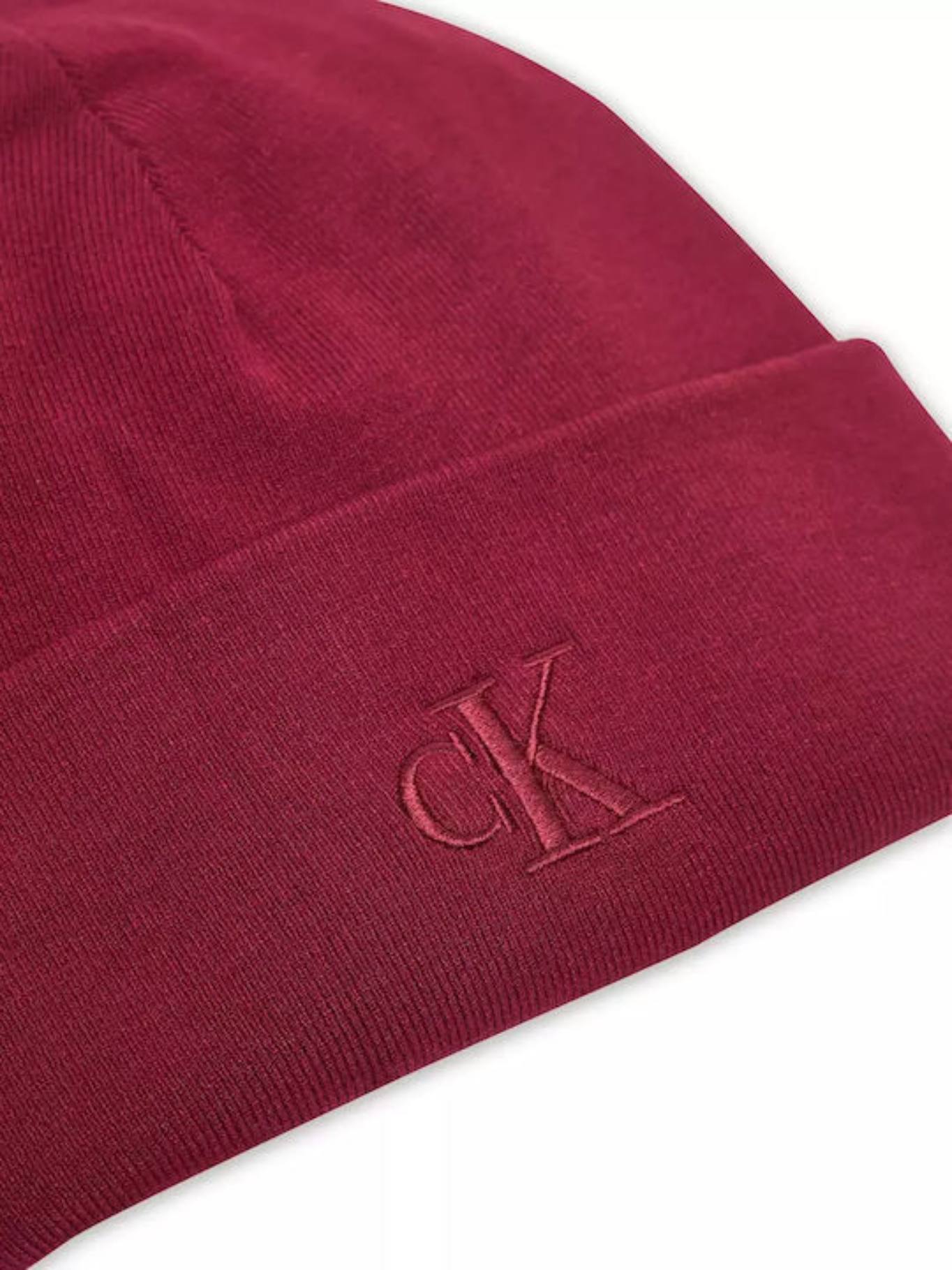 detail Calvin Klein pánska vínová čiapka