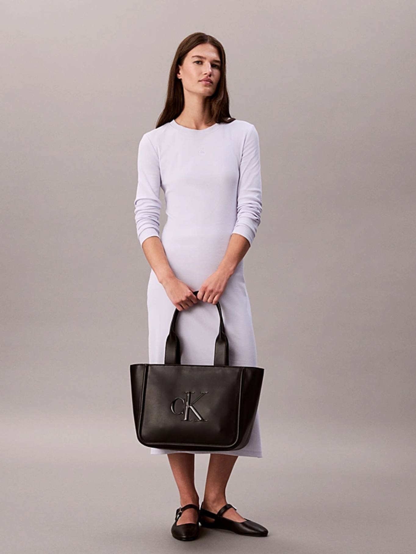 detail Calvin Klein dámska čierna kabelka