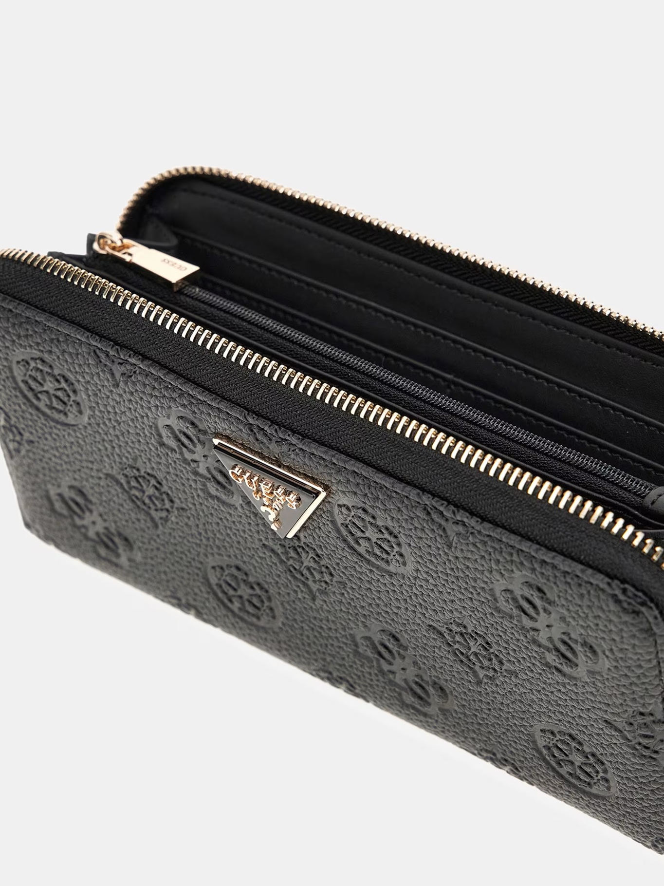 detail Guess dámska čierna peňaženka