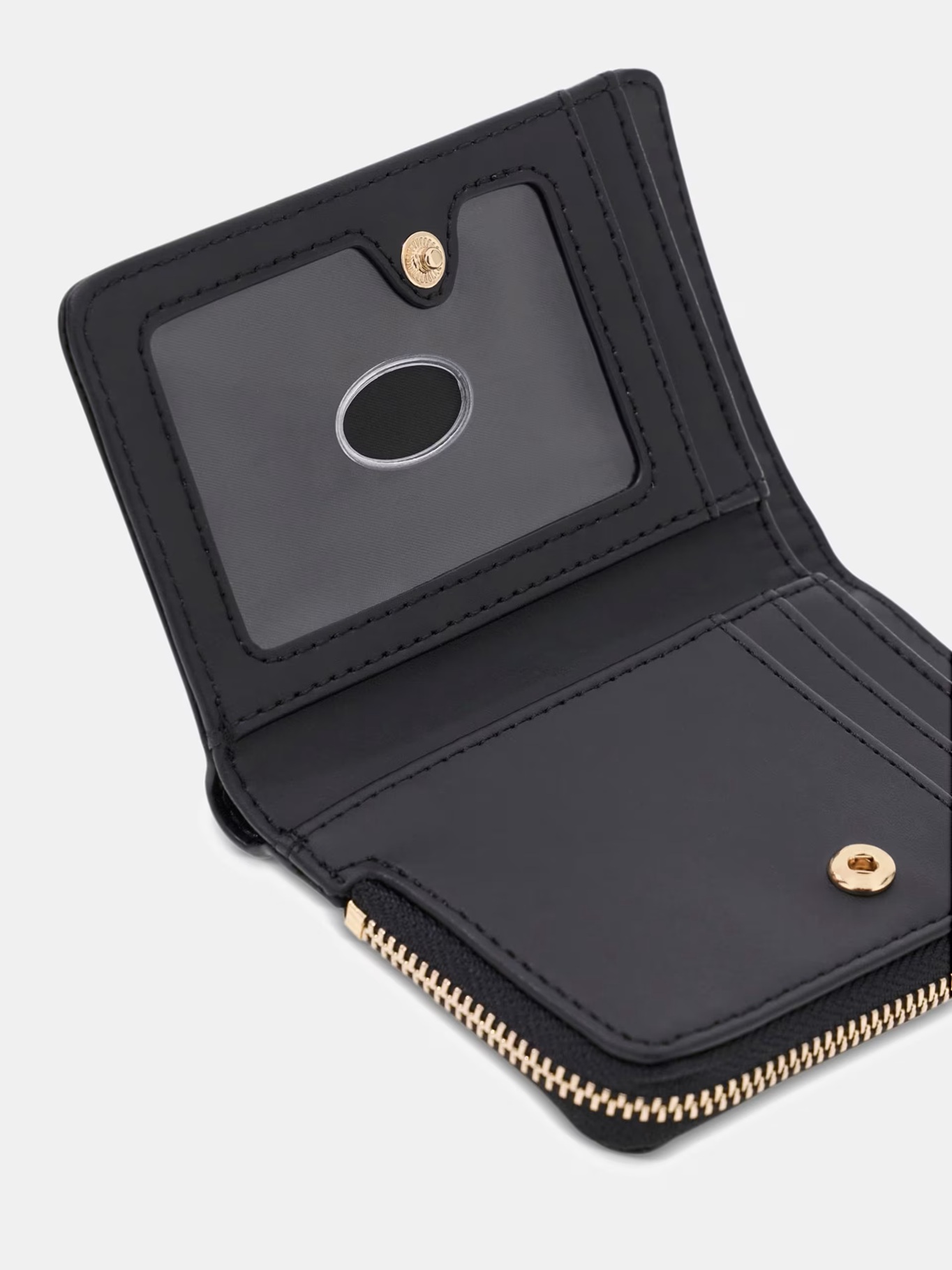 detail Guess dámska čierna peňaženka