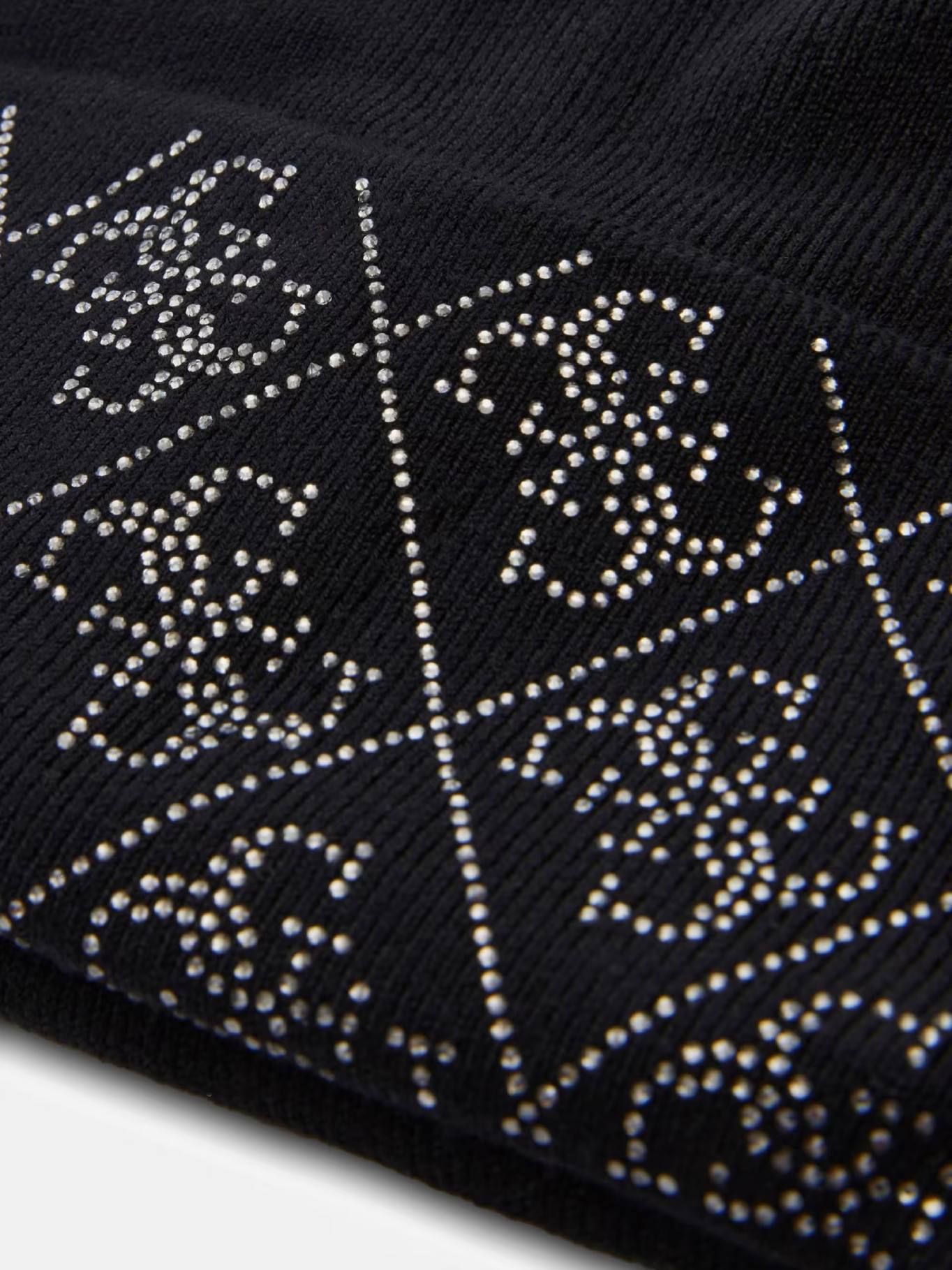 detail Guess dámska čierna čiapka