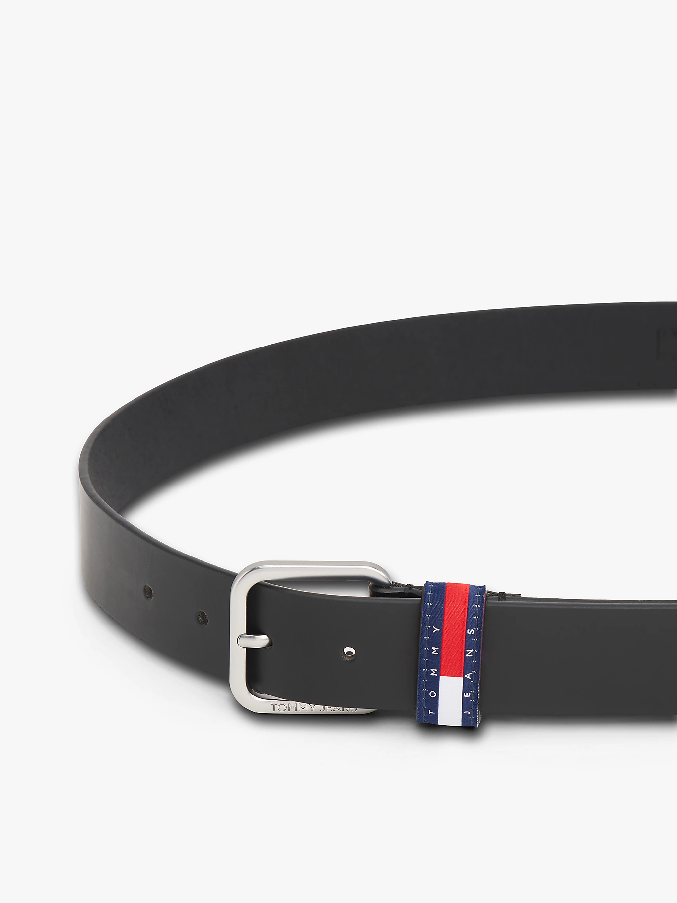 detail Tommy Jeans pánsky čierny opasok